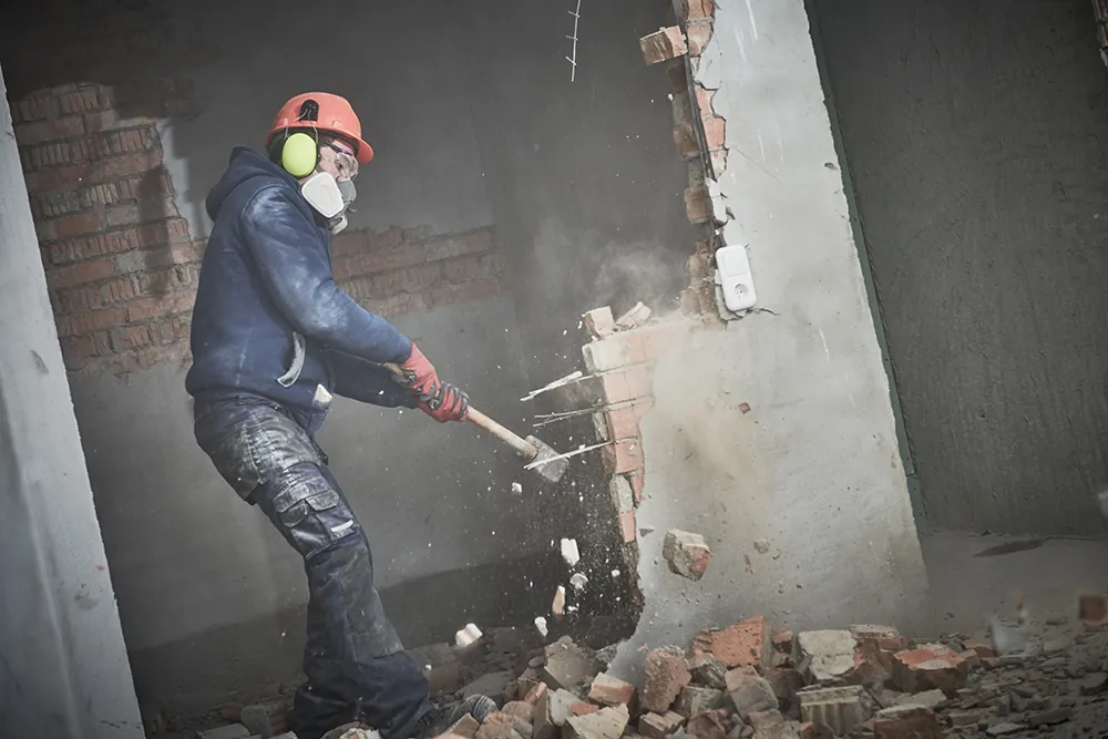 Wyburzanie ścian działowych, sufitów i stropów